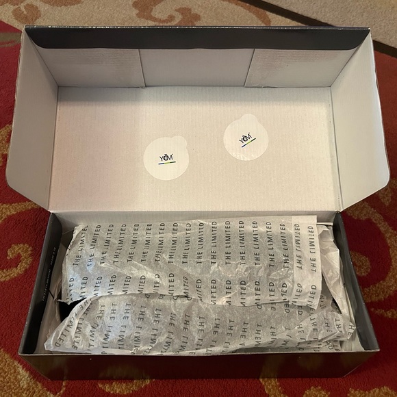 The Limited Qila Flats Size 7.5 - Picture 5 of 13